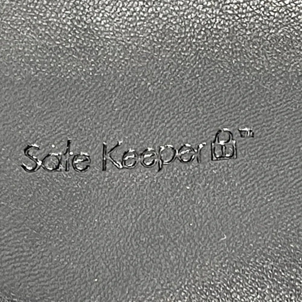 Mundi Connie Black Quilted Crossbody - Picture 12 of 12